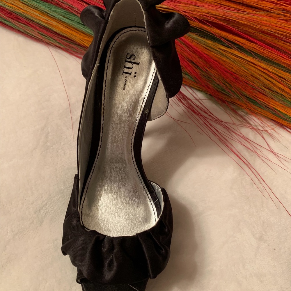 Formal Ruffled Pump - Picture 3 of 5